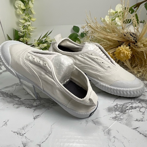 SPERRY’S Sz 7.5 Well Loved White Slip On Sneakers. Perfectly In Good Shape Loved - Picture 3 of 5